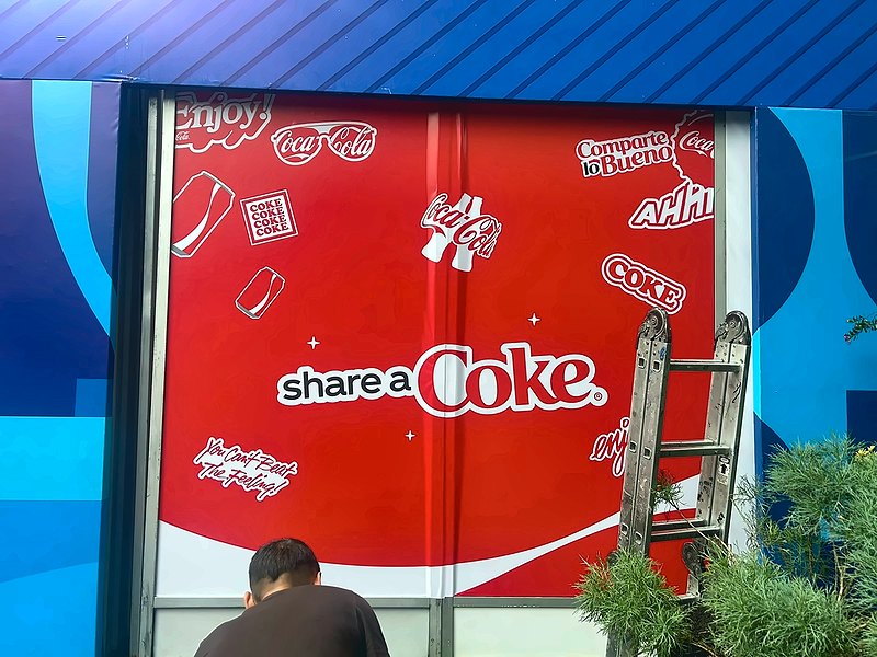 Instalación de un mural en vinilo impreso de gran formato